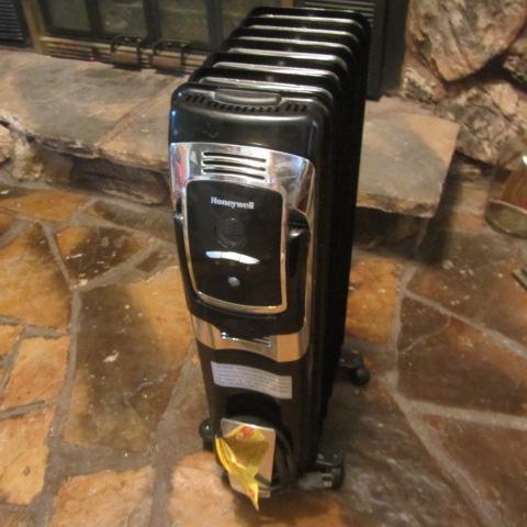 lot 113 image: Honeywell Radiator Heater