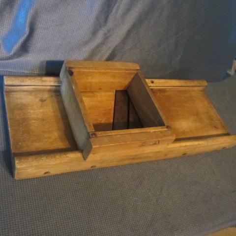 lot 116 image: Vintage Kraut Cutter