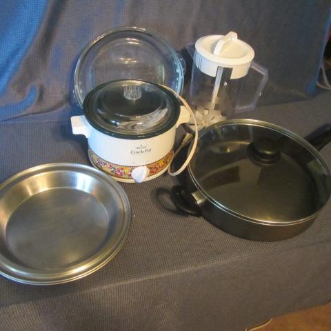 lot 120 image: Crock Pot, Fry & Pie Pans