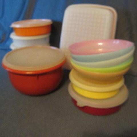 lot 126 image: Tupperware