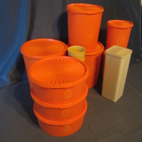 lot 128 image: Tupperware