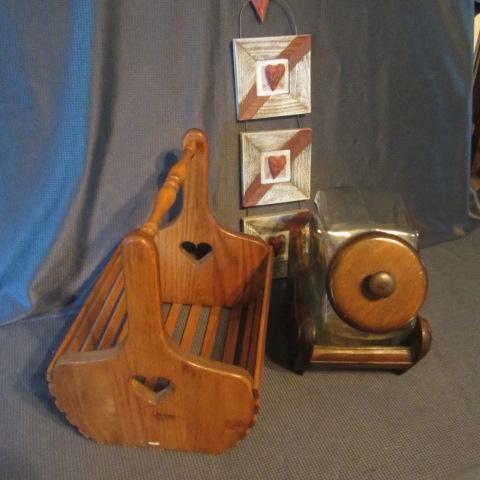 lot 129 image: Wooden Basket, Wall Decor, Candy