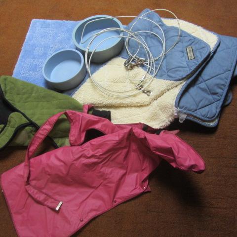 lot 169 image: Pet Blankets, Coats, Cable, Bowls