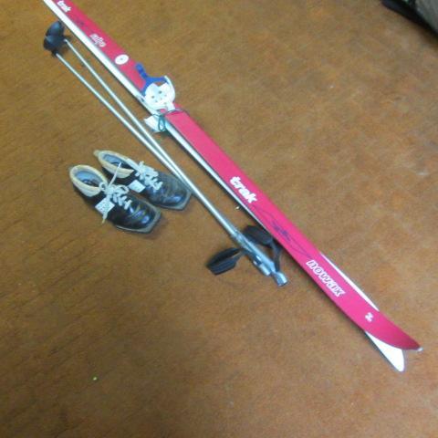 lot 176 image: Cross Country Skis, Shoes, Poles