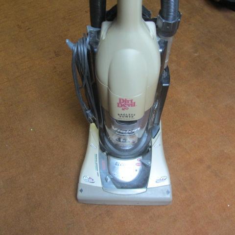 lot 180 image: Dirt Devil Vacuum