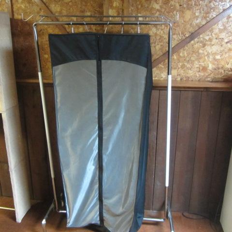 lot 182 image: Garment Rack & Storage Bag