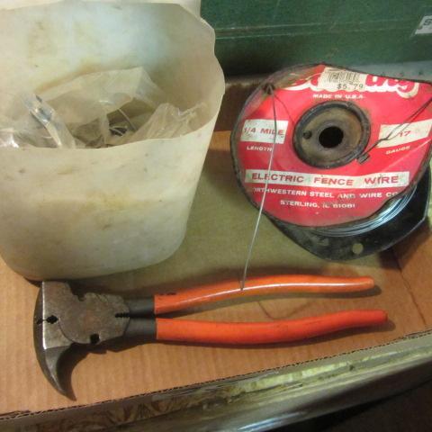 lot 25 image: Fencing Pliers, Clips, Wire