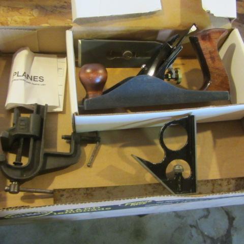 lot 26 image: Wood Plane LH No 1 Vise, Sq