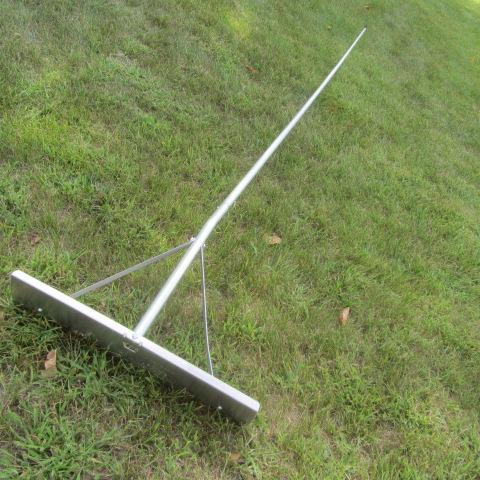 lot 32 image: Aluminum Roof Rake