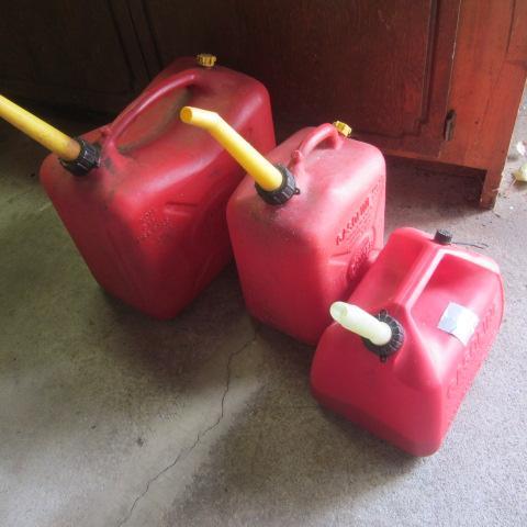 lot 45 image: Plastic Gas Cans
