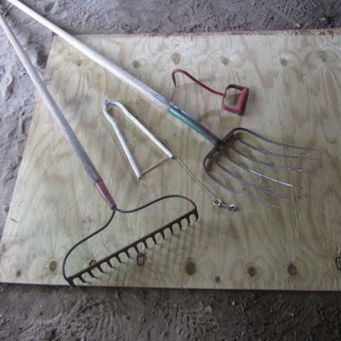 lot 53 image: Steel Rake, Fork, Bale Hook