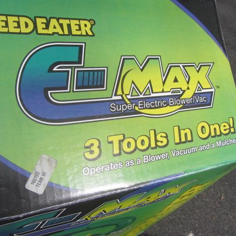 lot 57 image: Weed Eater Blower Vac