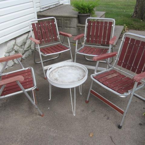 lot 69 image: Folding Chairs & Table