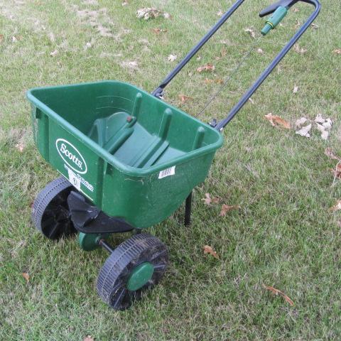 lot 81 image: Scotts Fertilizer Spreader