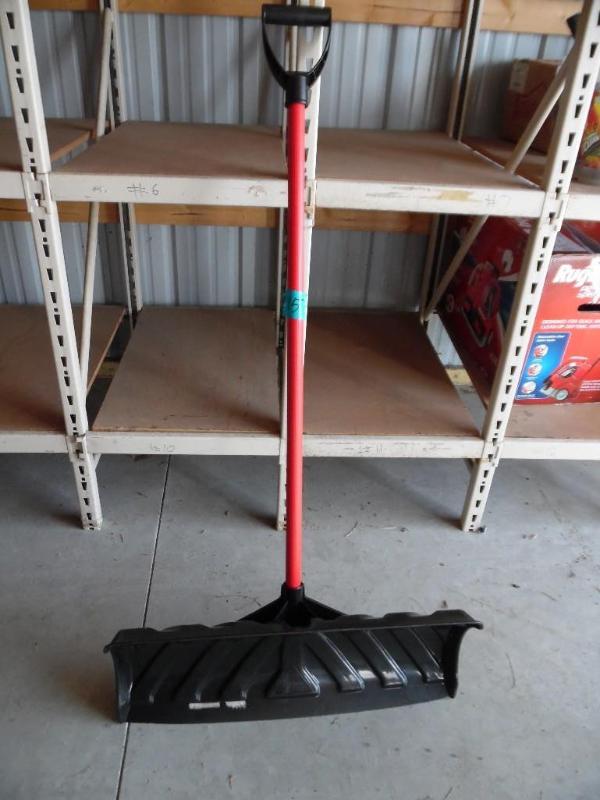Snow shovel