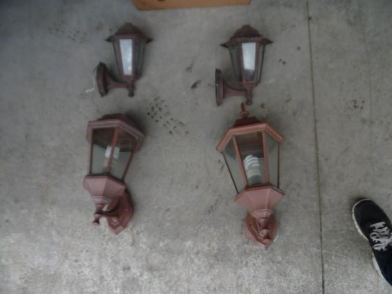 Outdoor light fixtures
