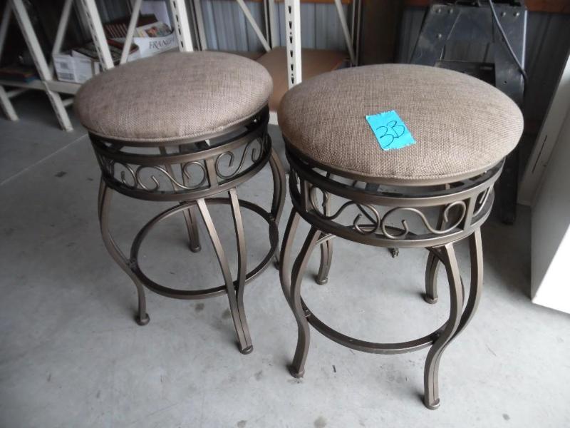 Swivel bar stools