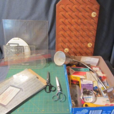 lot 108 image: Quilters & Sewing Guides