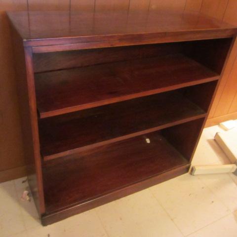 lot 117 image: Wooden Bookshelf