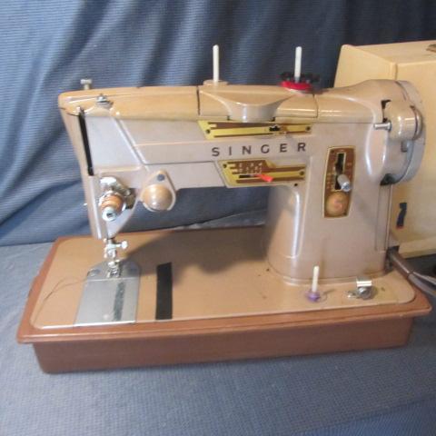 lot 120 image: Singer Portable Sew Machine