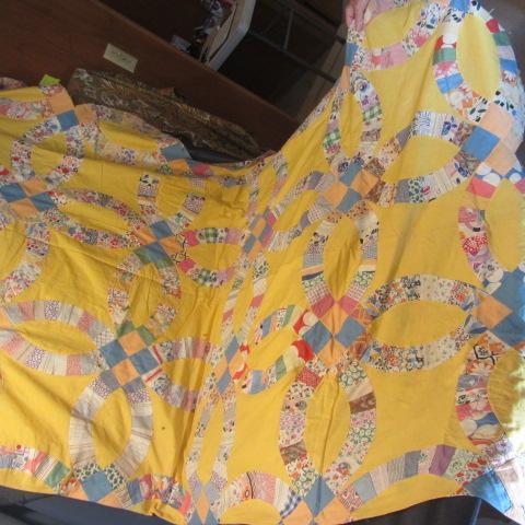 lot 124 image: Double Wedding Ring Quilt Top
