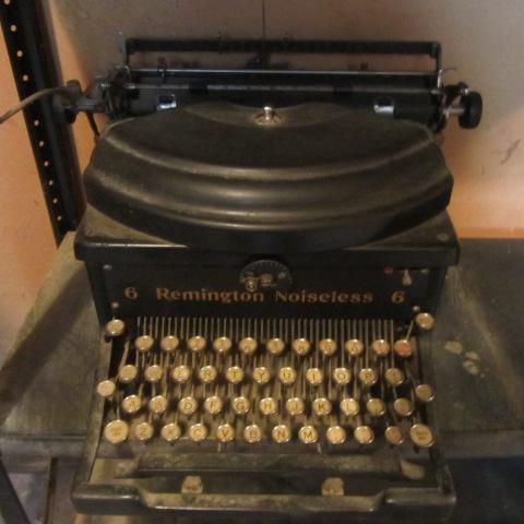 lot 129 image: Remington Noiseless Typewriter