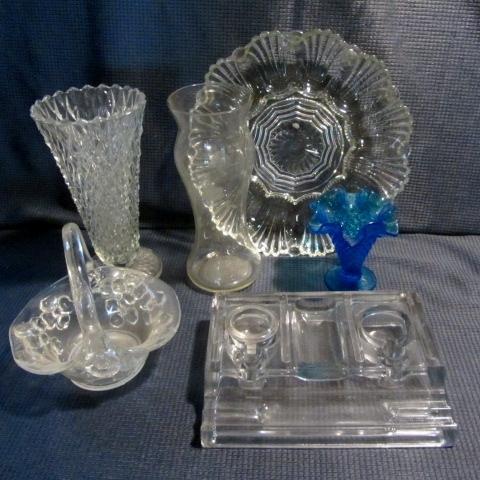 lot 145 image: Pen & Ink Stand, Fenton Vase
