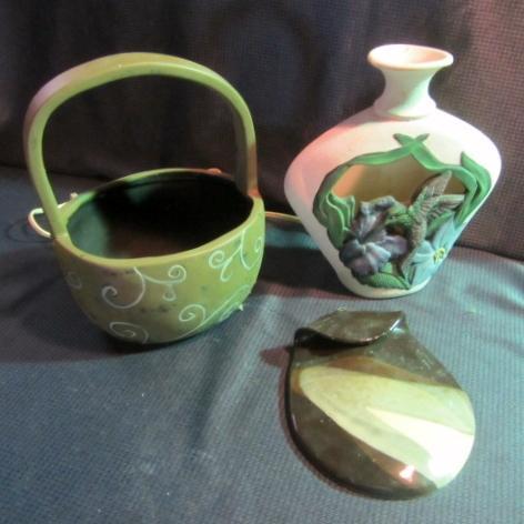 lot 147 image: Hummingbird Night Light, Pottery