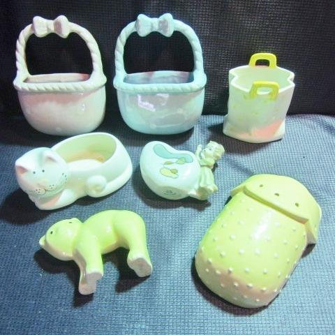 lot 158 image: Ceramic Wall Pockets