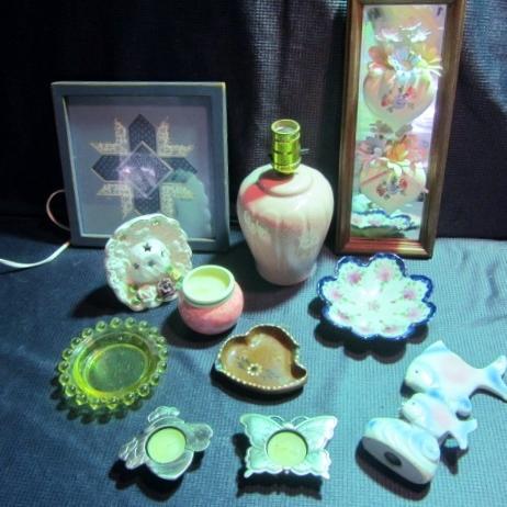 lot 182 image: Pink & Blue Home Decor