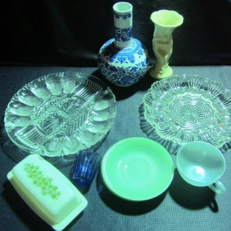 lot 198 image: Egg Plates, Fire King, Pyrex