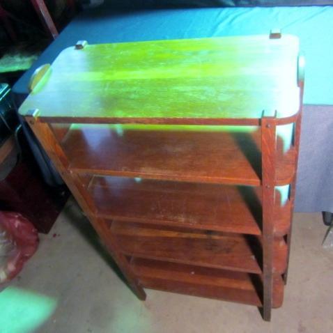 lot 206 image: Oak Bookshelf