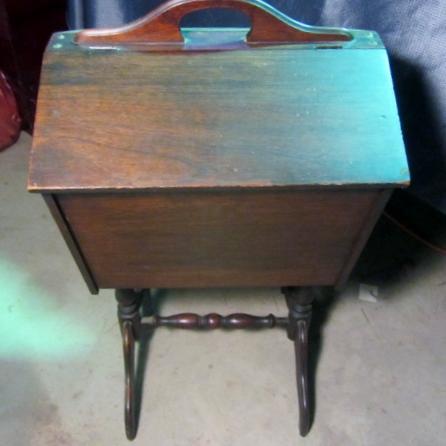 lot 207 image: Mahogany Sewing Stand