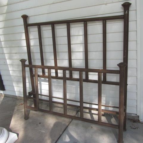 lot 211 image: Brass Style Metal Bed