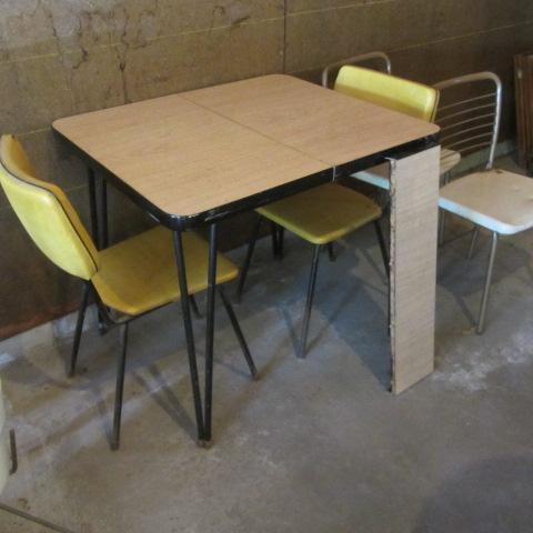 lot 213 image: Formica Top Table & Chairs