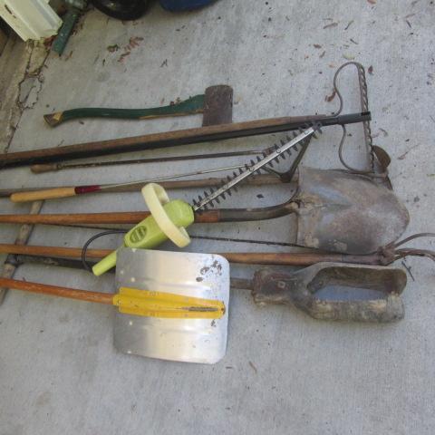 lot 226 image: Yard & Garden Tools