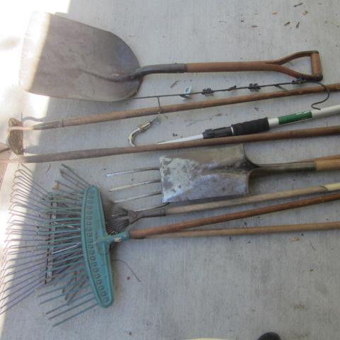 lot 227 image: Yard & Garden Tools