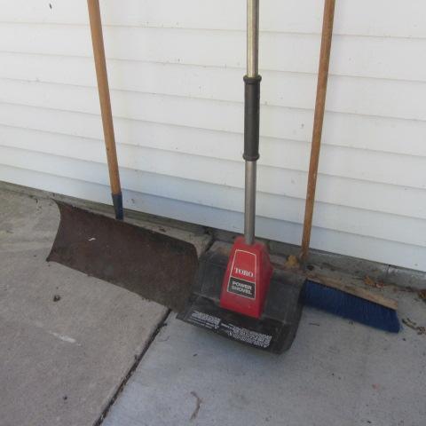 lot 228 image: Power Shovel, Broom