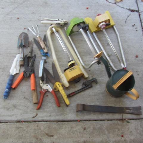lot 230 image: Sprinklers, Garden Tools