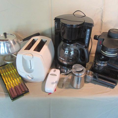 lot 235 image: Fondue, Toaster, Cappuccino