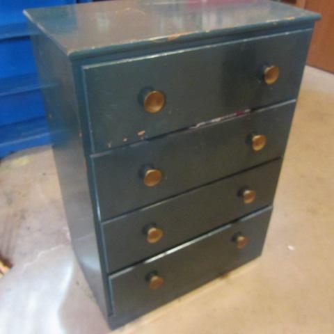 lot 25 image: Painted Dresser