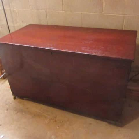 lot 26 image: Vintage Blanket Chest