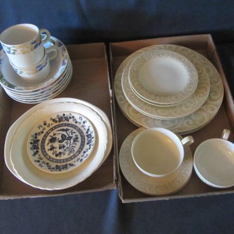 lot 284 image: Dinnerware