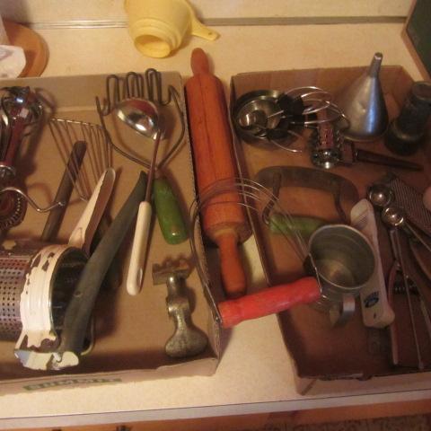 lot 290 image: Kitchen Utensils, Rolling Pin