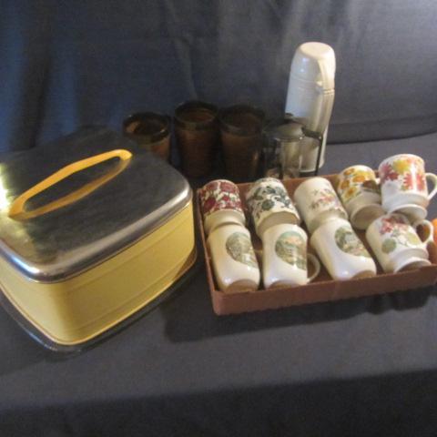 lot 296 image: Vintage Cake Taker, Coffee Cups