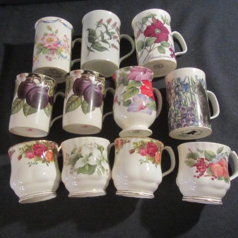lot 299 image: English China Cups