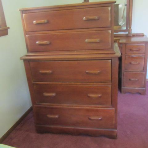 lot 3 image: Chittenden & Eastman Bedroom Furniture