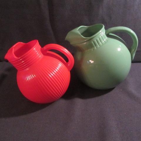 lot 301 image: Vintage Glass Pitchers