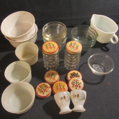 lot 313 image: Mini Souffl, Custard, Vintage Shakers