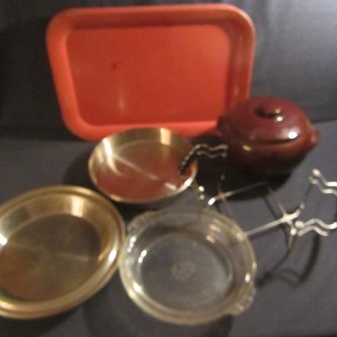 lot 315 image: Bean Crock, Baking Pans